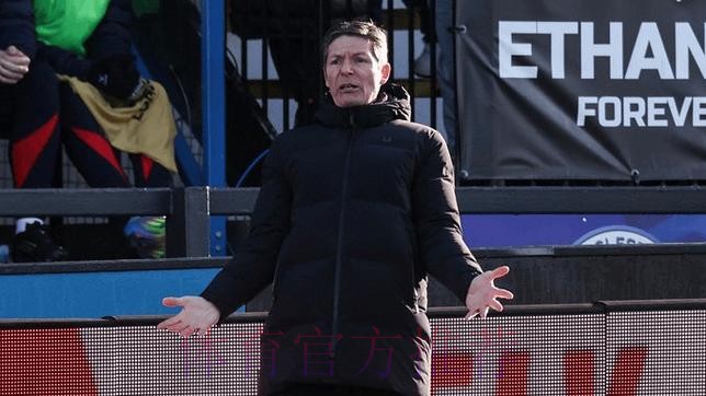 记者：格拉斯纳的傲慢和战术能力在曼联玩不转，他不适合